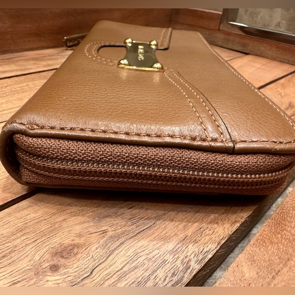 Michael Kors brown leather zippered wallet. Light use. - Picture 12 of 13